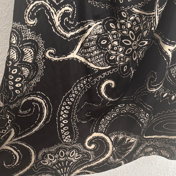 Express Black and Cream Paisley Mini Dress - Picture 3 of 3